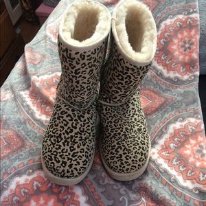 UGG BOOTS